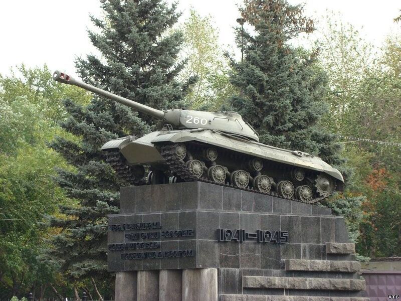Файл:Памятник «Танк ИС-3» на Комсомольской площади.jpg